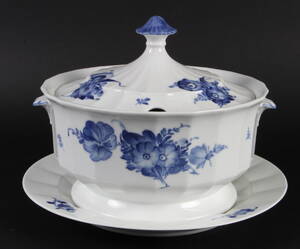 Royal Copenhagen porcelæn Blå blomst, kantet terrin m underfad