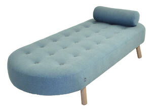 COUZ 174 klassisk daybed med robust træramme og ben i massivtræ.