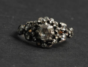Vintage ring af guld og sølv med rosenslebne diamanter