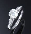 Brillant- solitairering af 18 kt. hvidguld med brillantsleben diamant på ca. 1.15 ct