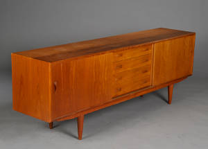 Clausen  Søn. Skænk af teaktræ