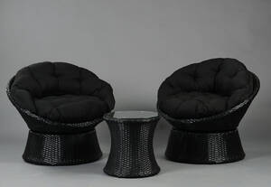 To Loungestole med drejefunktion og bord. 3 Denne vare er sat til omsalg under nyt varenummer 4705094