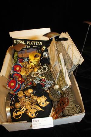 HATTNÅLAR, BAND, KOKARDER, KNAPPAR MM