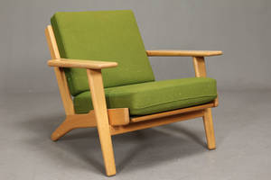 Hans J. Wegner 1914-2007. Hvilestol, model  GE-290 i egetræ