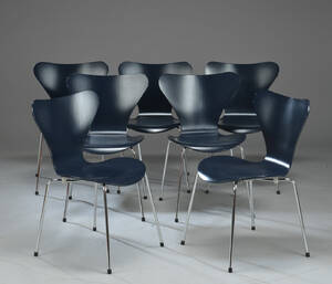 Arne Jacobsen. Sæt på syv Syveren stole, model 3107 7 