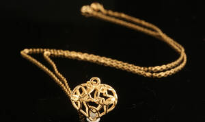 14kt heart shape necklace in gold 