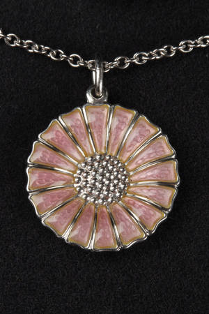 Georg Jensen. Daisy vedhæng og kæde 2