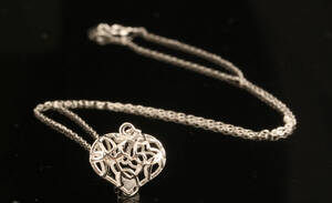 14kt heart shape necklace in gold