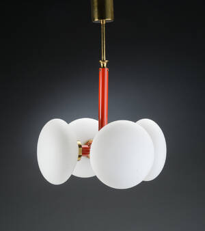 Lysekrone af messing, metal og opalglas 