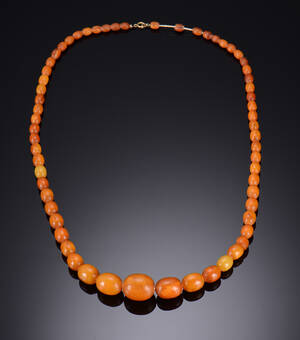  Halskæde af rav.
