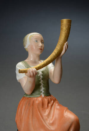 Royal Copenhagen, Juliane Maries mærke. Pigen med Guldhornet 