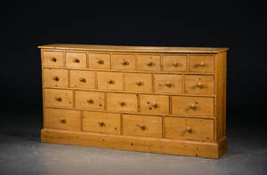 Købmandsdisk med skuffer af fyrretræ