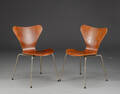Arne Jacobsen. Syveren, to stole af teak, model 3107 2 
