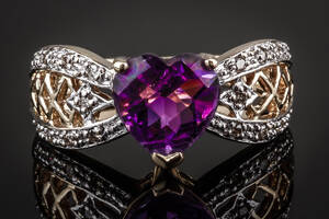 Amethyst- og brillantring af guld 14 kt.