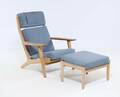 Hans J. Wegner. Høj lænestol, model GE-290A med skammel 2