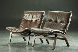 Farstrup. Par lænestole 2