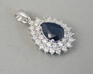 Safir- og diamant vedhæng