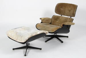 Charles Ray Eames. Lounge Chair med tilhørende skammel. 2
