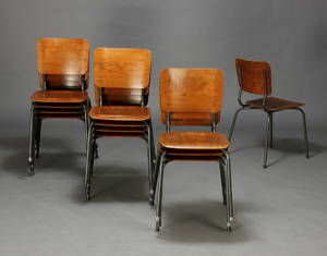 Dansk møbelproducent. Stabelstole 12