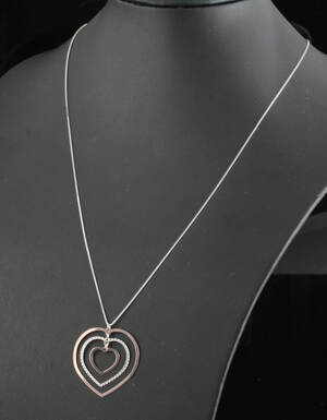 14kt heart shape necklace in gold