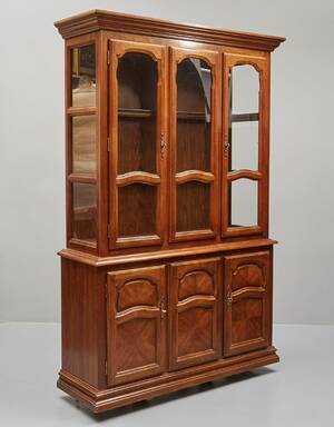 Vitrinskåp, längd 132 cm