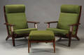Hans J. Wegner. Par lænestole samt skammel, røget egetræ 3