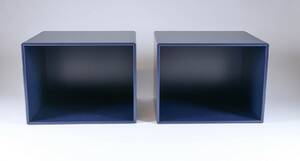 Peter J. Lassen. To Montana moduler model 6141, dybde 38 cm.