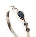 Anytime. Ring af 14 kt. hvidguld prydet med safir og brillanter