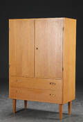Skab af egetræ, dansk møbelproducent, 1960erne