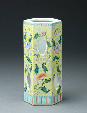 Kinesisk vase af gennembrudt porcelæn