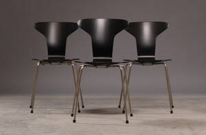 Arne Jacobsen Et sæt på tre Munkegaardsstole, model 3105 Myggen. 3