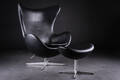 Arne Jacobsen. Lænestol, Ægget samt skammel, Red Label, model 3316 og 3127 2