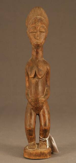 SKUREN TRÄFIGUR 1900-TALETS MITT ELLER ÄLDRE, HÖJD 38 CM