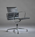 Charles Eames 1907-1978. Armstol EA-108, sort læder