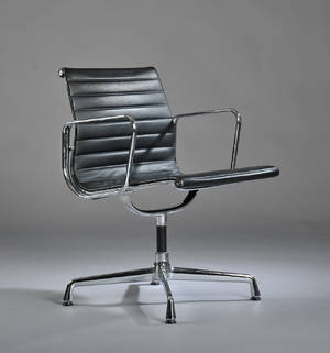 Charles Eames 1907-1978. Armstol EA-108, sort læder