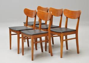 Dansk Møbelproducent. Sæt på fem stole i teak og eg. 1950erne 5