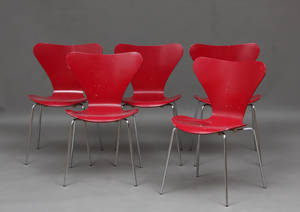 Arne Jacobsen 1902 - 1971. Sæt på fem stole model 3107 5