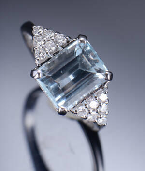 Aquamarin- og brillantring Denne vare er sat til omsalg under nyt varenummer 4688649