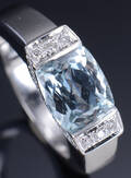 Ring med  aquamarin og brillanter, ca 0.20 ct