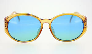 SOLGLASÖGON, Christian Dior.