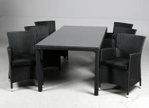 Havemøbler. Seks havestole samt bord, sort polyrattan, aluminium stel. 7