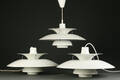 Poul Henningsen. Tre PH5 pendler af hvidlakeret metal 3 