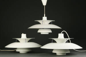 Poul Henningsen. Tre PH5 pendler af hvidlakeret metal 3 