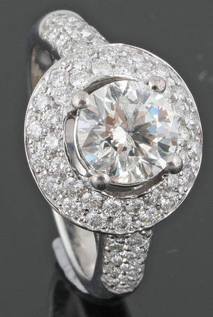 Designer ring in 18K gold with 1.90ct brilliant cut diamonds