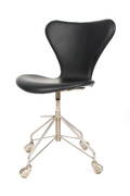 Arne Jacobsen.  Kontorstol model AJ 3107. Nybetrukket.
