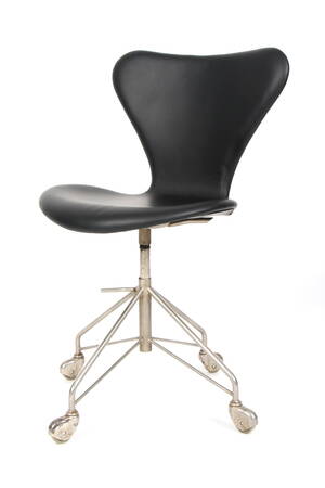 Arne Jacobsen.  Kontorstol model AJ 3107. Nybetrukket.