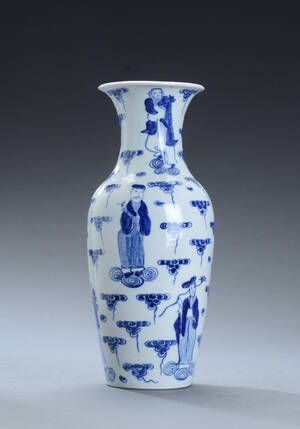 Kinesisk vase med påmalede vismænd og skymotiver, 1900-tallet 