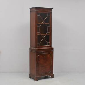 Vitrinskåp, England