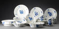Royal Copenhagen. Service af porcelæn Blå Blomst  39