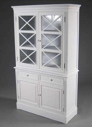 Vitrineskab af hvidmalet træ, 2-delt 2 Denne auktion er annulleret - se nu vare 1930466